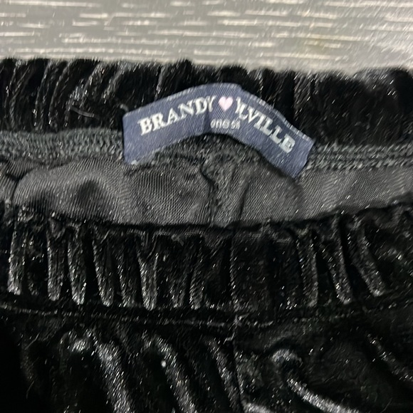 Brandy Melville shorts Lissette lounge velvet black. One size fits all! - Picture 2 of 3